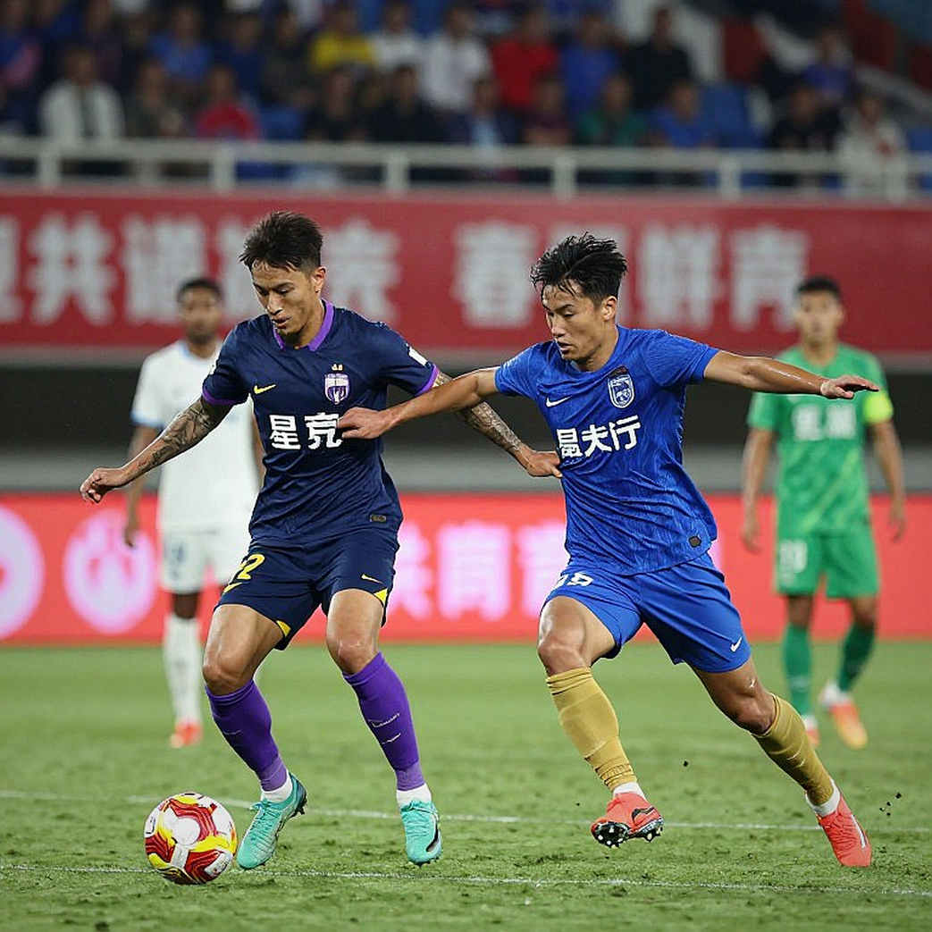 V.League mùa chuyển nhượng: Đọc dòng tiền phía sau những bản hợp đồng