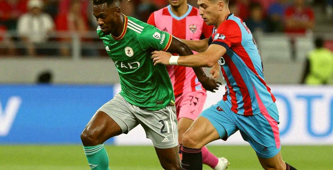 Bakker: 10 Million Euros for 23 Appearances and an Unexpected Contract Termination Bakker: 10 Million Euros for 23 Appearances and an Unexpected Contract Termination